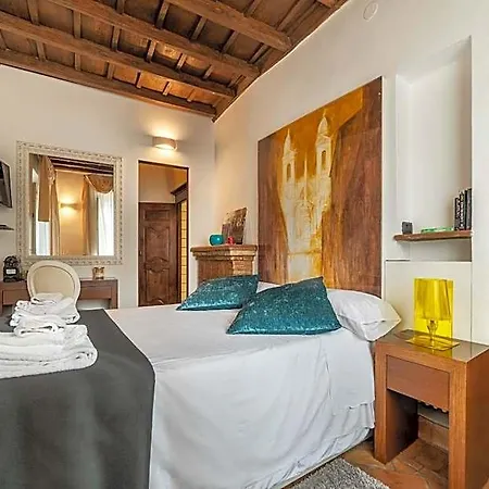 Luxury Trastevere بيت ضيافة 4*